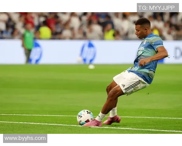 足球天才姆巴佩领衔法国新一代超级球星展现无与伦比的速度与技巧